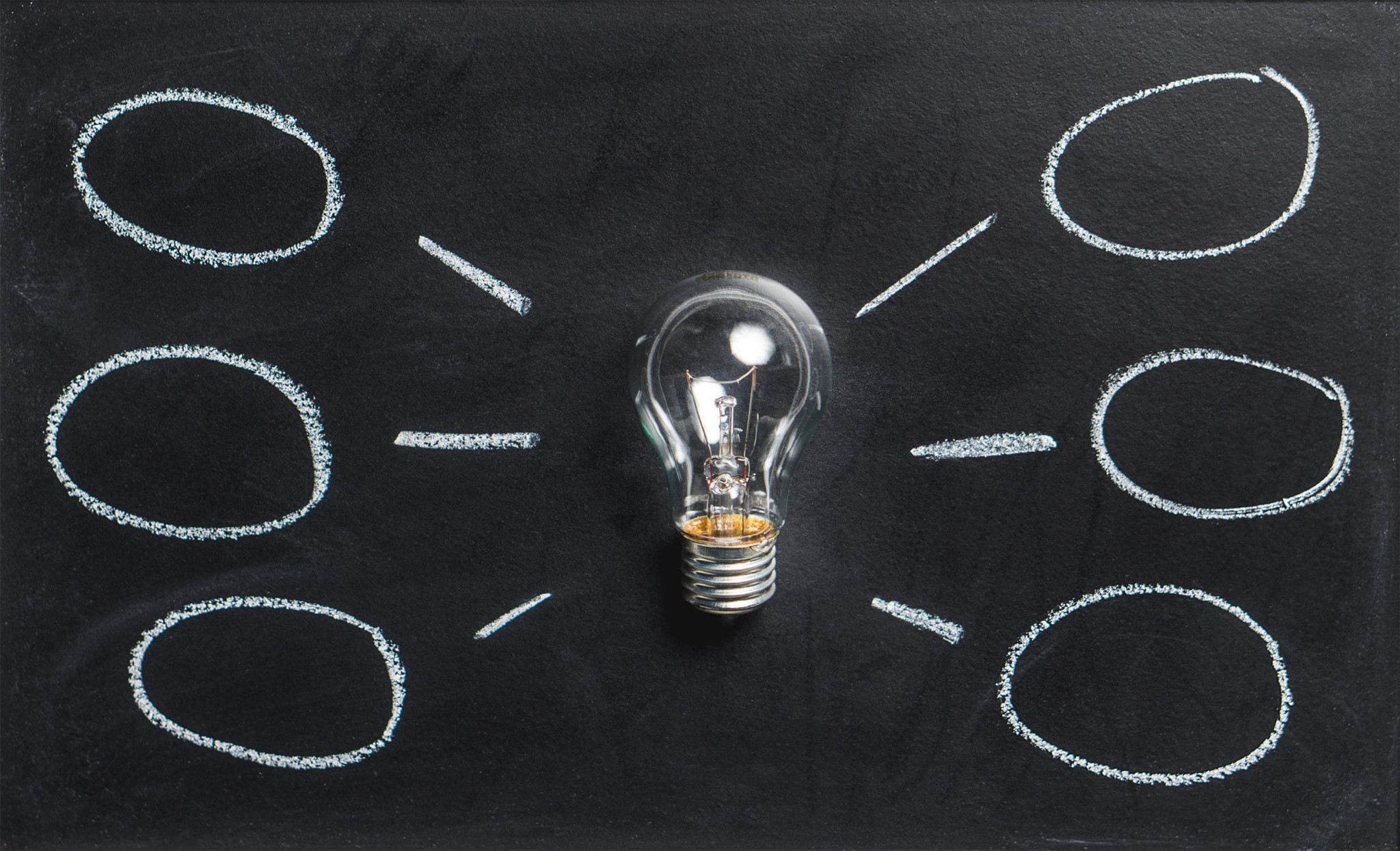 LIGHTBULB IDEAS TO REPRESENT CREATIVITY IN PRESENTATION SKILLS